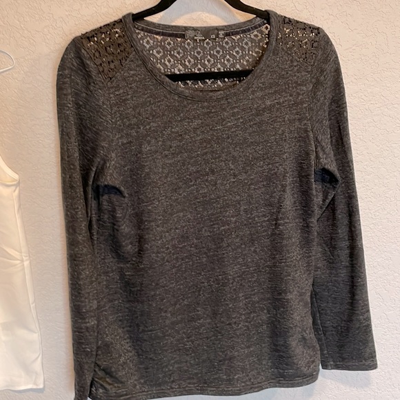 Prana Xs black heather long sleeve tee with lace detail shoulders cinched sides - Picture 1 of 6